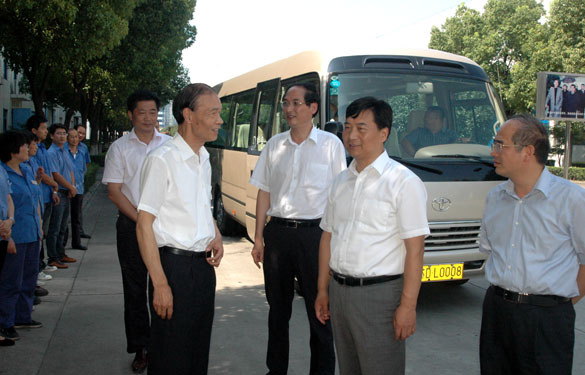 溧陽(yáng)市委書記盛建良等領(lǐng)導(dǎo)慰問上上一線員工